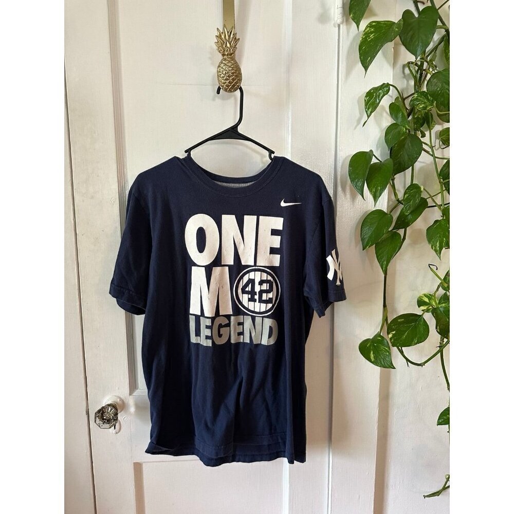 Nike men’s size large regular fit ONE M LEGEND t-shirt